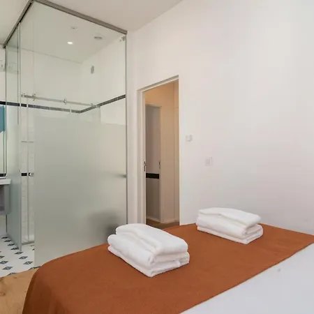 Ando Living - Santa Justa 77 House 4* 리스본