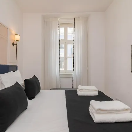 Ando Living - Santa Justa 77 House Lisbon