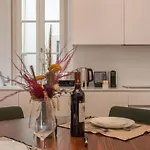 Aparthotel Ando Living - Santa Justa 77 House