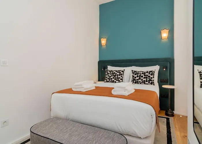 Aparthotel Ando Living - Santa Justa 77 House 4*