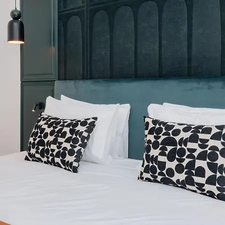 Apart-hotel Ando Living - Santa Justa 77 House